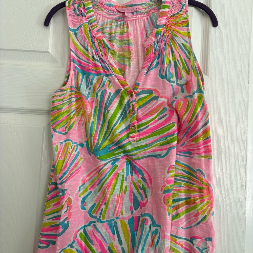 EUC Lilly Pulitzer Size M Essie Top